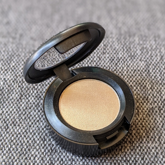 MAC Eyeshadow Prizey Discontinued - Picture 5 of 5